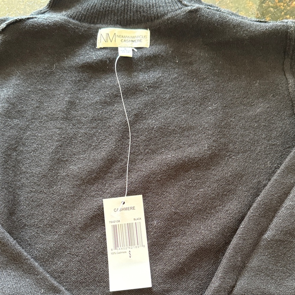 Neiman Marcus Men's Turtleneck Sweater in Black Cashmere